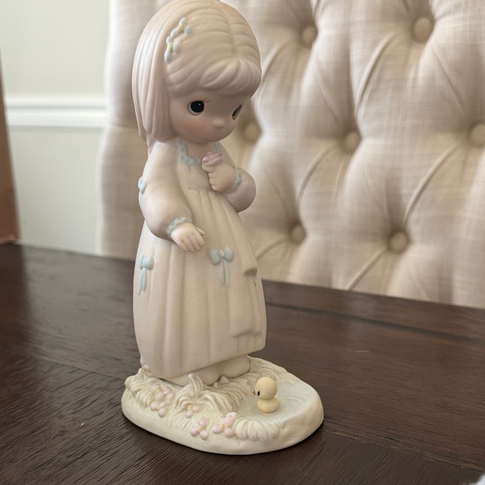 Precious Moments Cream White 'Summer's Joy' Porcelain Figurine Base